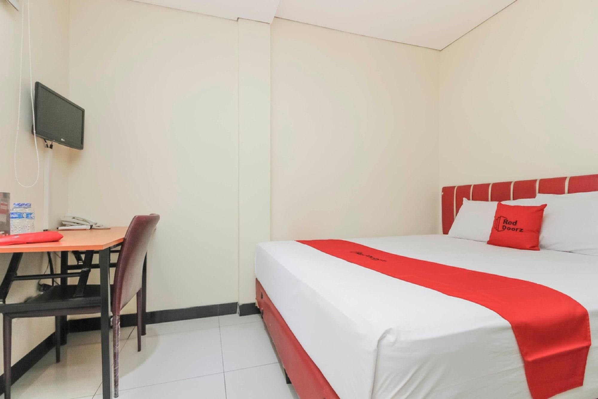Reddoorz Plus @ Jalan Pemuda Τζακάρτα Εξωτερικό φωτογραφία