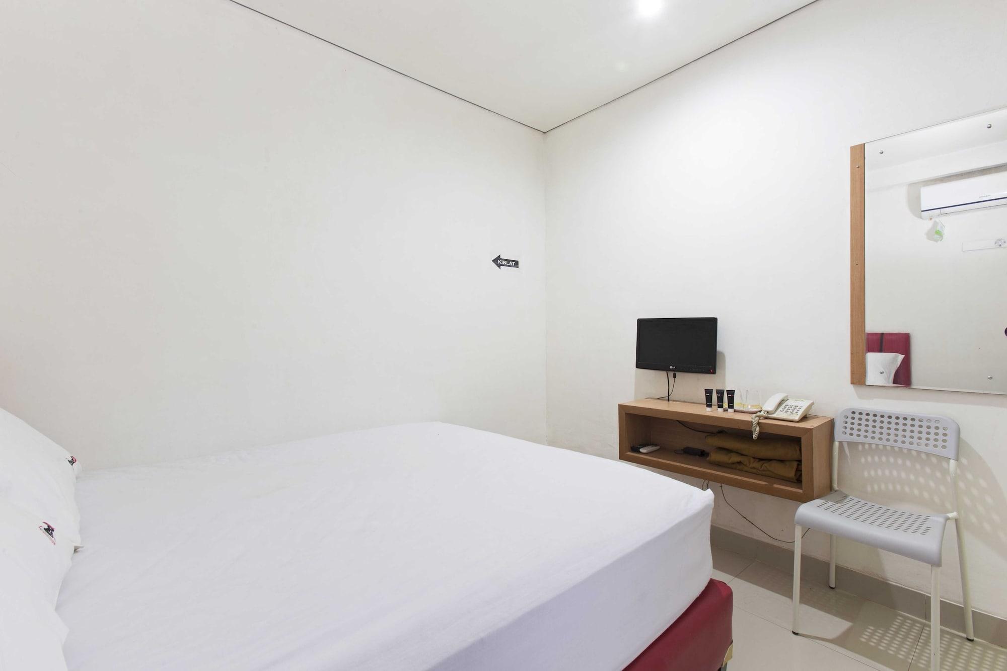Reddoorz Plus @ Jalan Pemuda Τζακάρτα Εξωτερικό φωτογραφία
