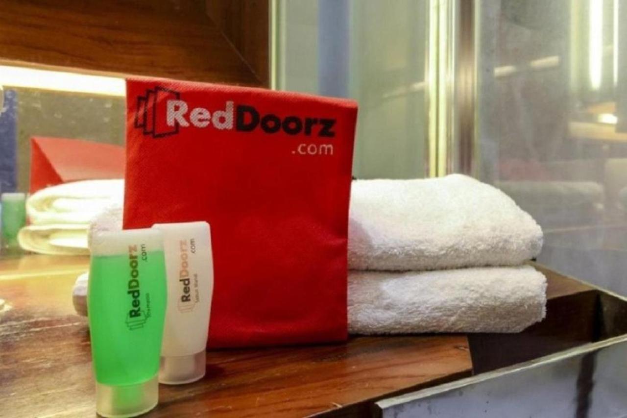 Reddoorz Plus @ Jalan Pemuda Τζακάρτα Εξωτερικό φωτογραφία